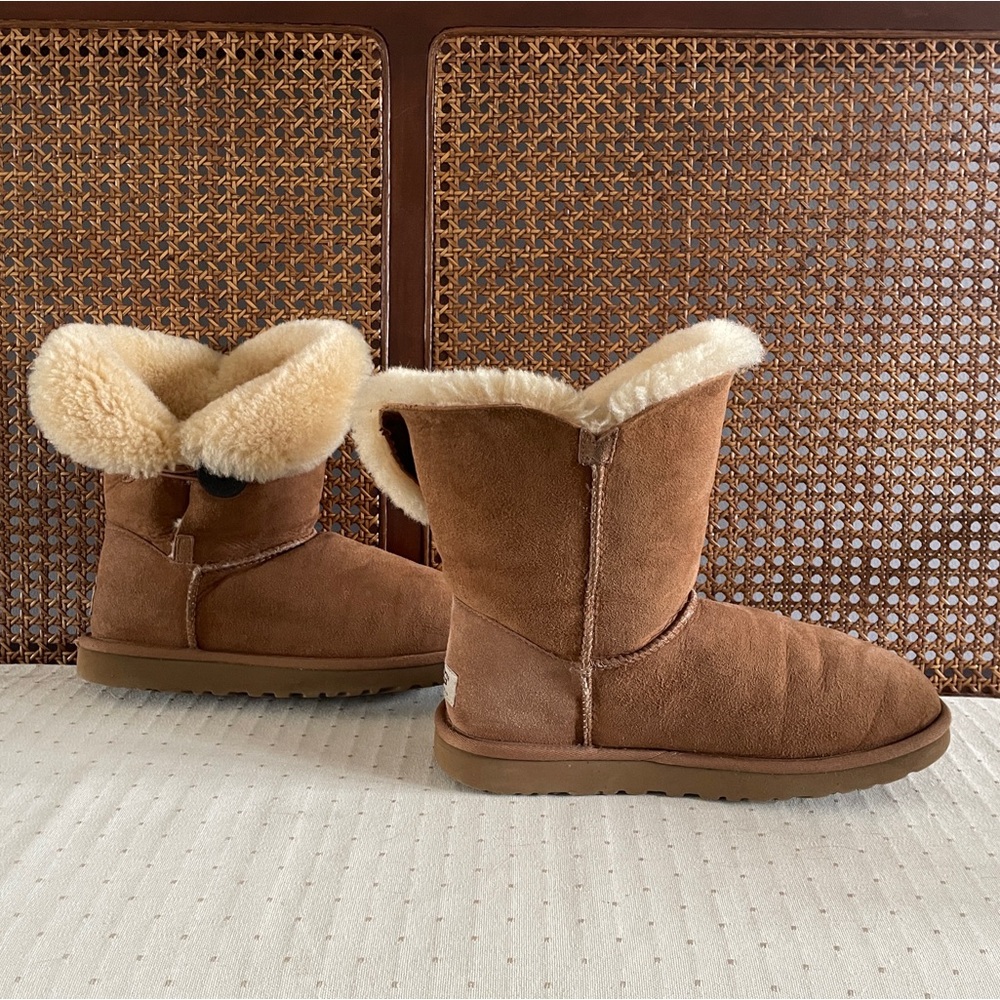 UGG Chestnut Tan Sheepskin Boots, Bailey Button, Size 8 Women’s - Picture 5 of 11